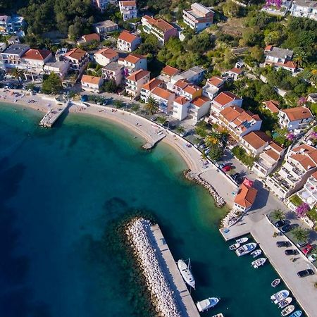 Apartments Lara Podgora Bagian luar foto