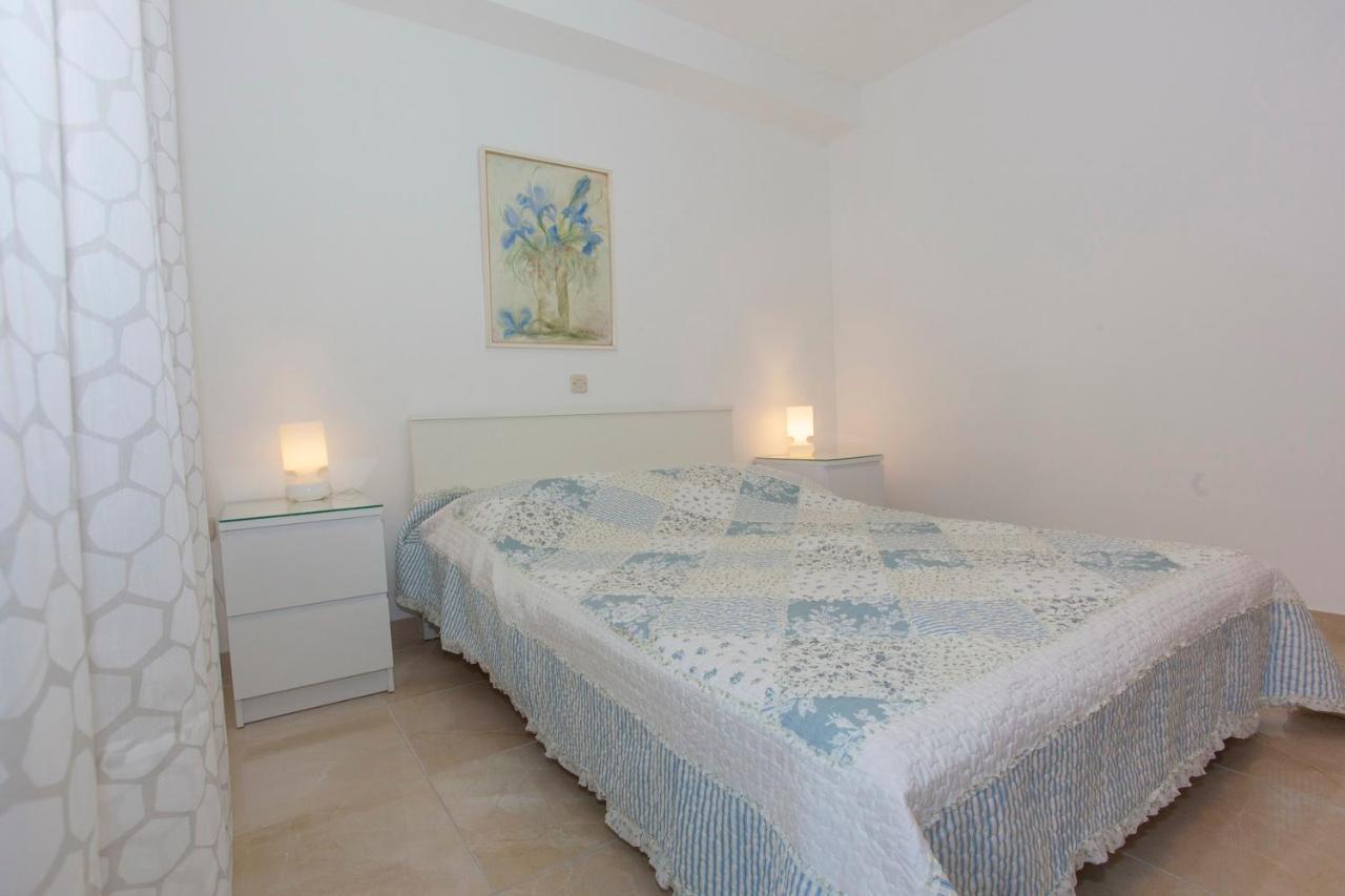 Apartments Lara Podgora Bagian luar foto