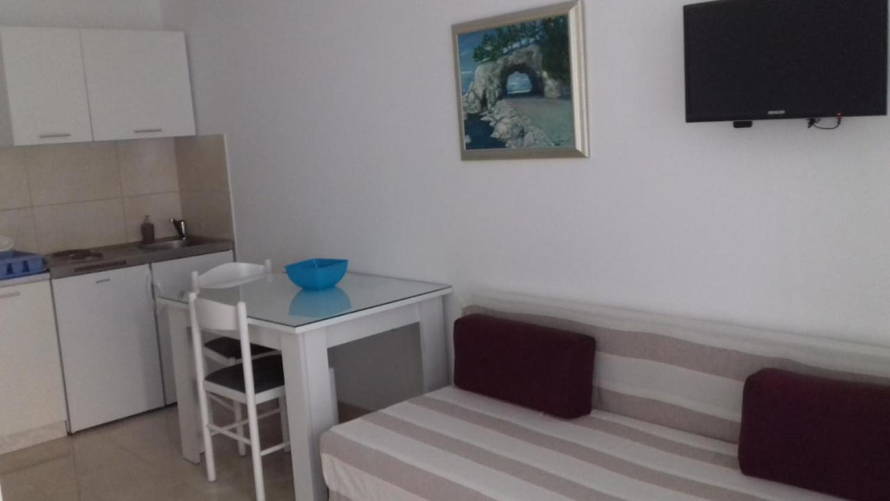 Apartments Lara Podgora Bagian luar foto