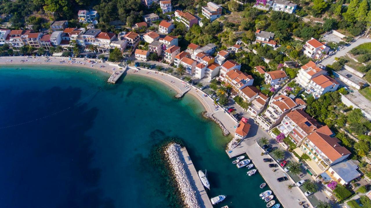 Apartments Lara Podgora Bagian luar foto