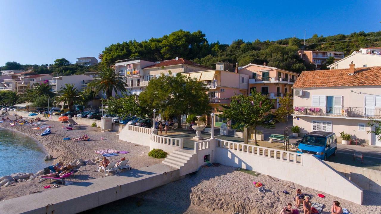 Apartments Lara Podgora Bagian luar foto
