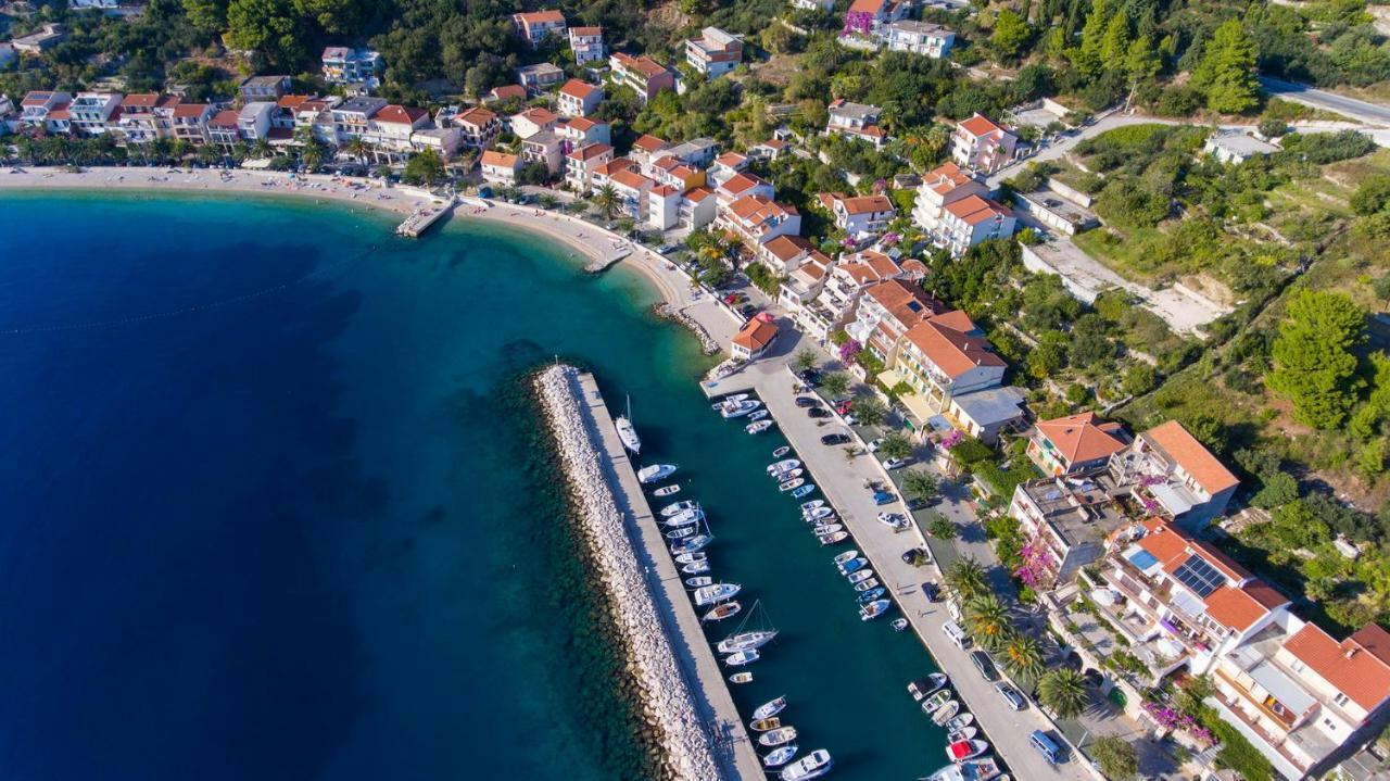Apartments Lara Podgora Bagian luar foto
