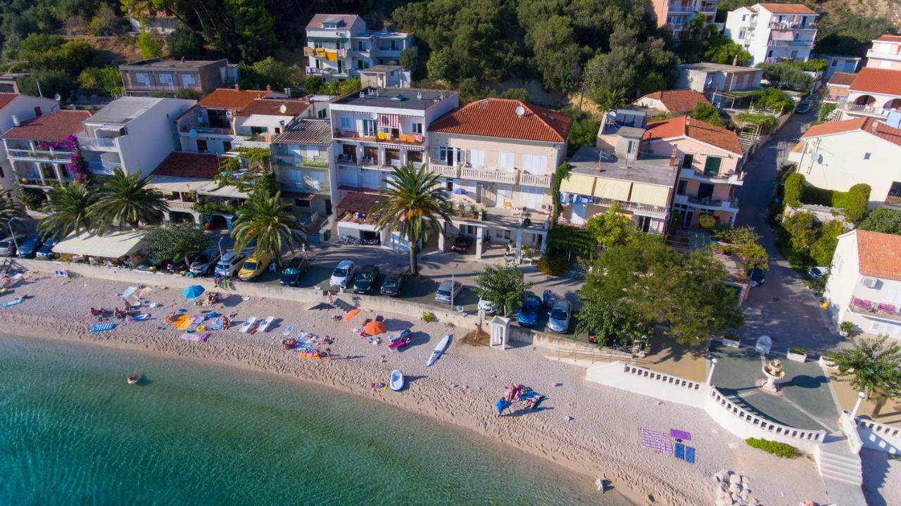 Apartments Lara Podgora Bagian luar foto