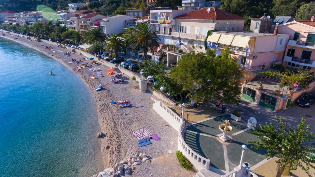Apartments Lara Podgora Bagian luar foto