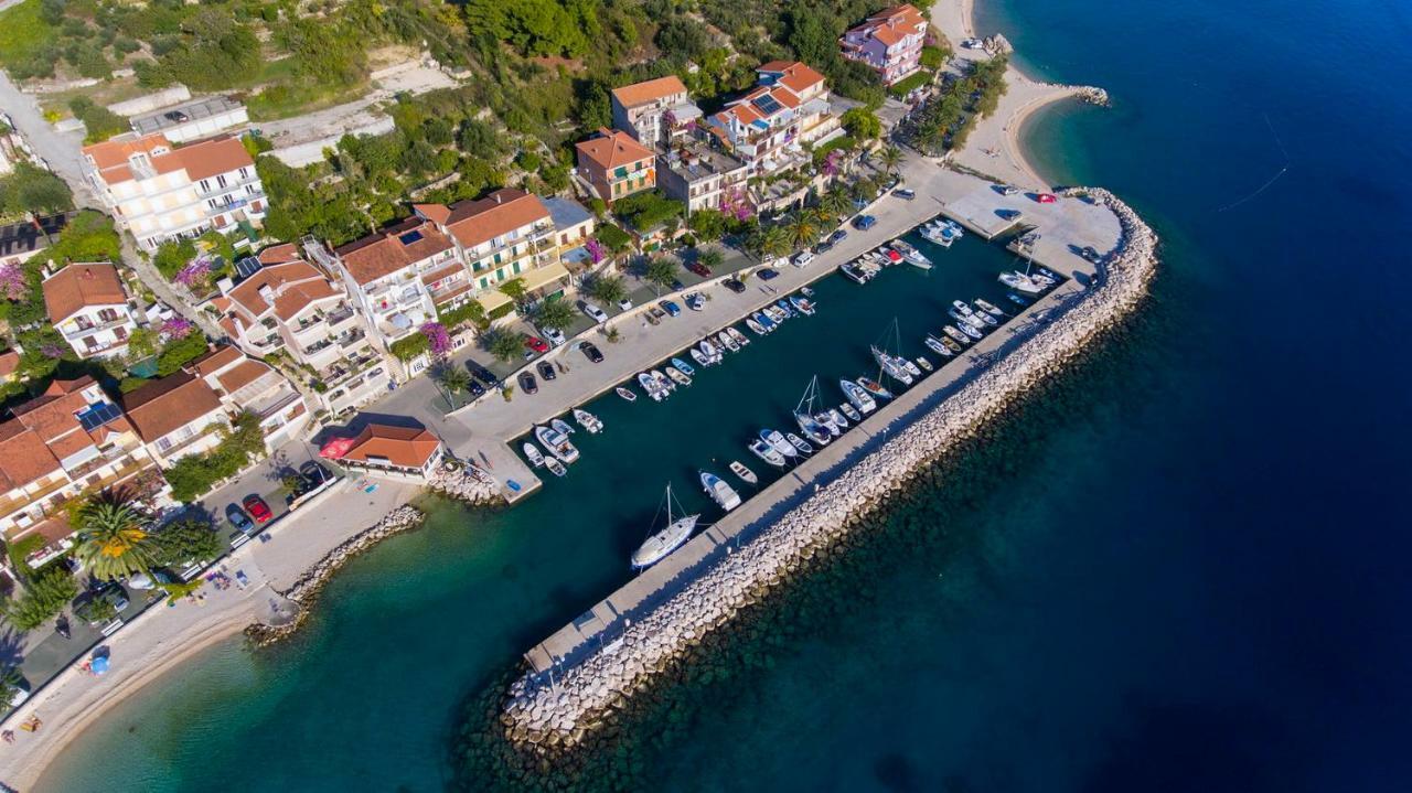 Apartments Lara Podgora Bagian luar foto