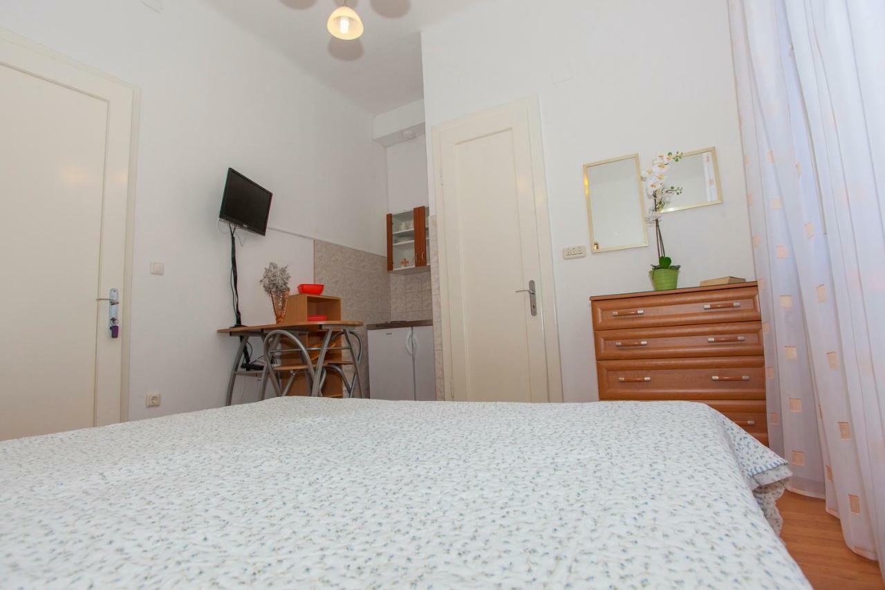 Apartments Lara Podgora Bagian luar foto