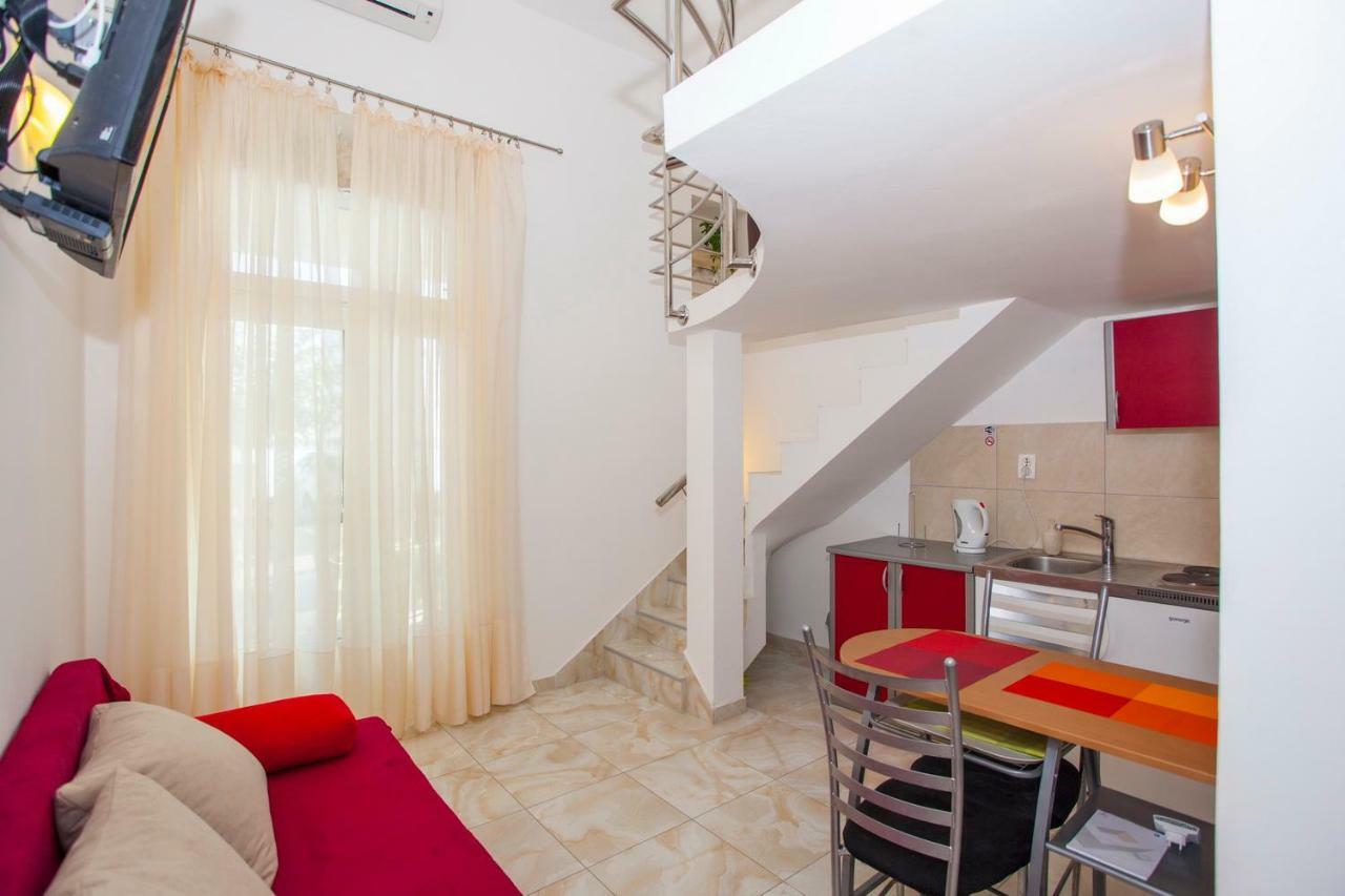 Apartments Lara Podgora Bagian luar foto