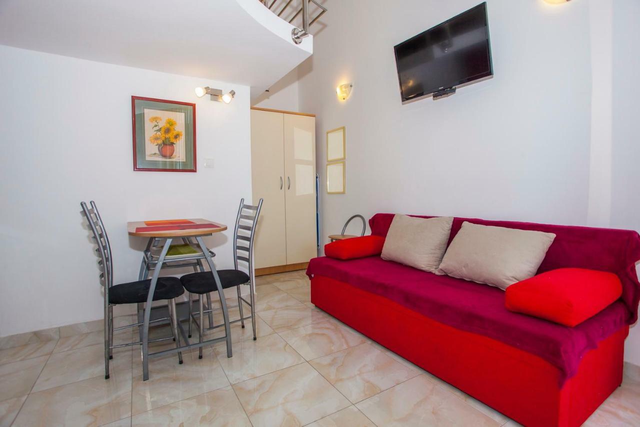 Apartments Lara Podgora Bagian luar foto