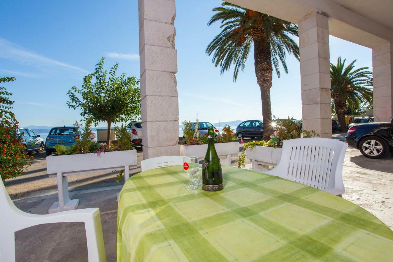Apartments Lara Podgora Bagian luar foto