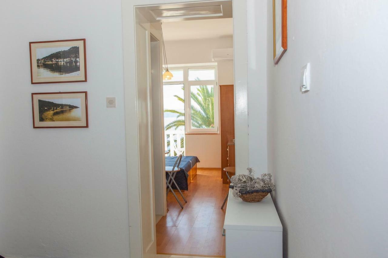 Apartments Lara Podgora Bagian luar foto